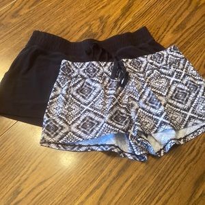 2 pairs knit shorts